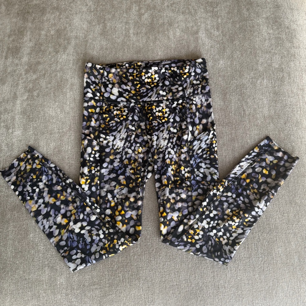 EUC/Like New - Fast and Free High-Rise Tight 5 Pocket Size 6